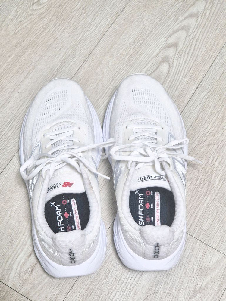 뉴발란스 프레쉬폼 1080 v14 화이트265(2e)--1