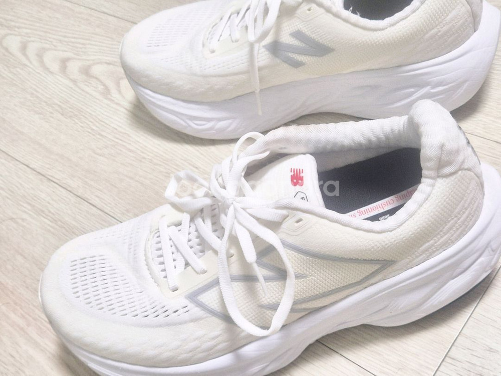 뉴발란스 프레쉬폼 1080 v14 화이트265(2e)--3