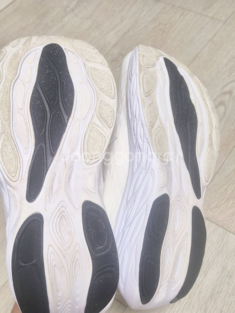 뉴발란스 프레쉬폼 1080 v14 화이트265(2e)--4