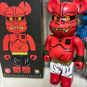 베어브릭 400% 레드 아카오니 팝니다. 이미지
