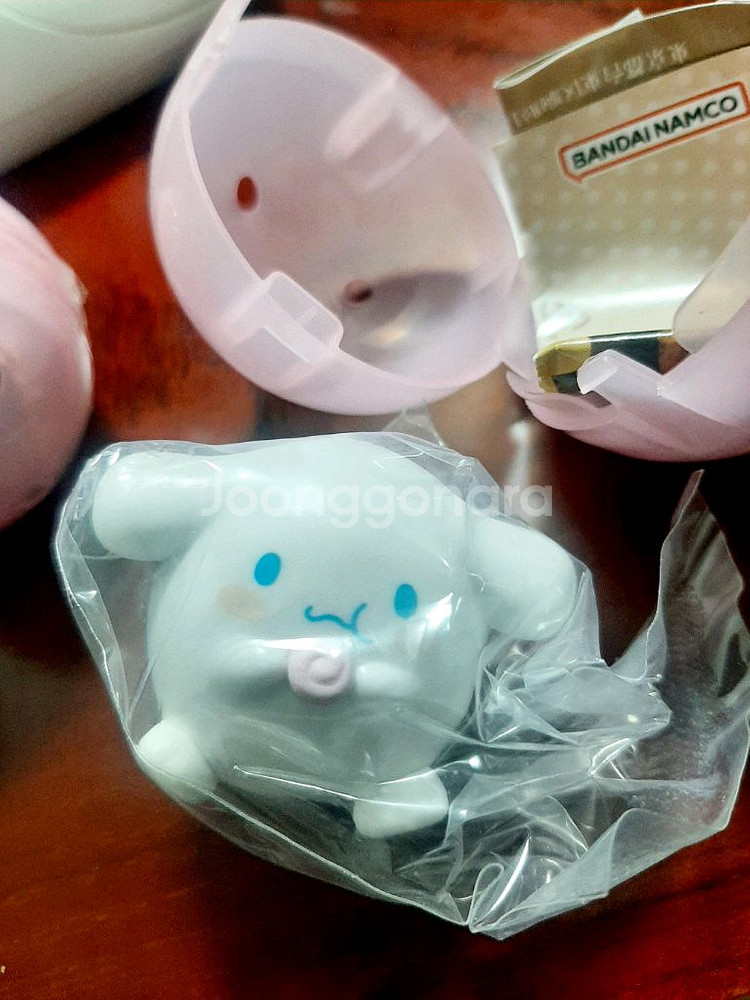 산리오 너무먹었다 반다이 피규어--0