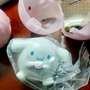 산리오 너무먹었다 반다이 피규어