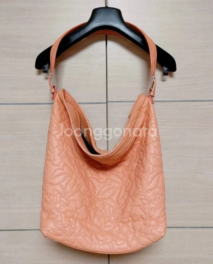 [정품] 레오나드 퀼팅 가죽 숄더백--2
