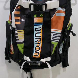 버튼 백팩 20L