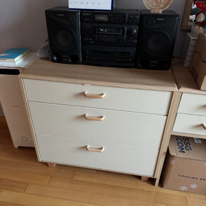 3단 서랍장과 화장대