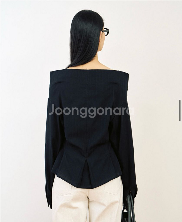 위메농 오프숄더 openning cotton shirt--3