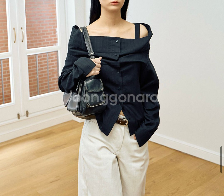 위메농 오프숄더 openning cotton shirt--0