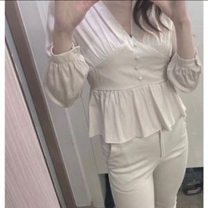 핑크베이지 셔링블라우스