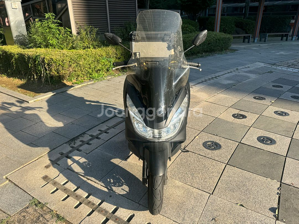 혼다 pcx150 16년형 멧블랙 짧은키로수 팝니다--4