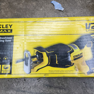 스탠리 20V MAX 브러쉬리스 충전컷쏘 SBR310