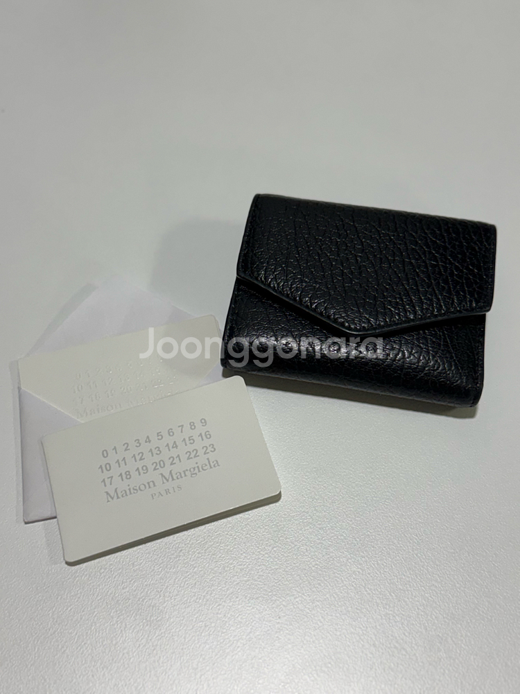 (정품)메종 마르지엘라 블랙 반지갑 너무 예뻐요--0