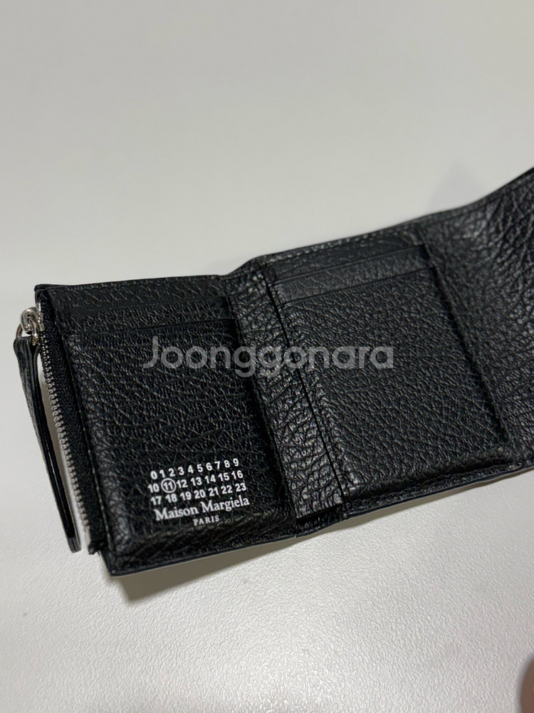 (정품)메종 마르지엘라 블랙 반지갑 너무 예뻐요--2