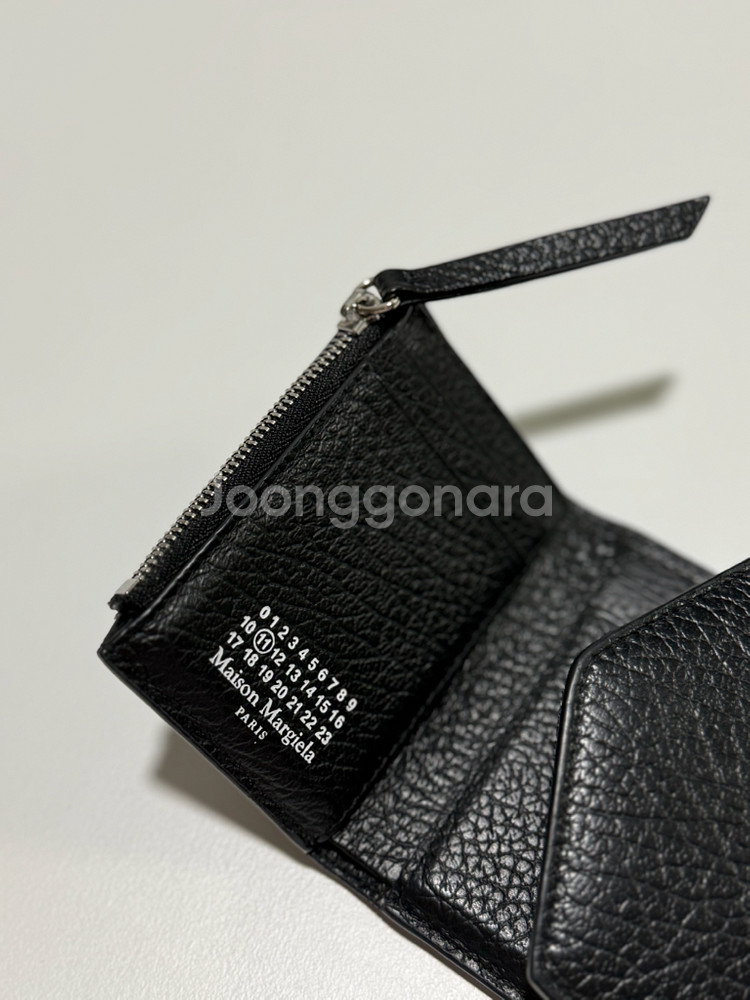 (정품)메종 마르지엘라 블랙 반지갑 너무 예뻐요--1