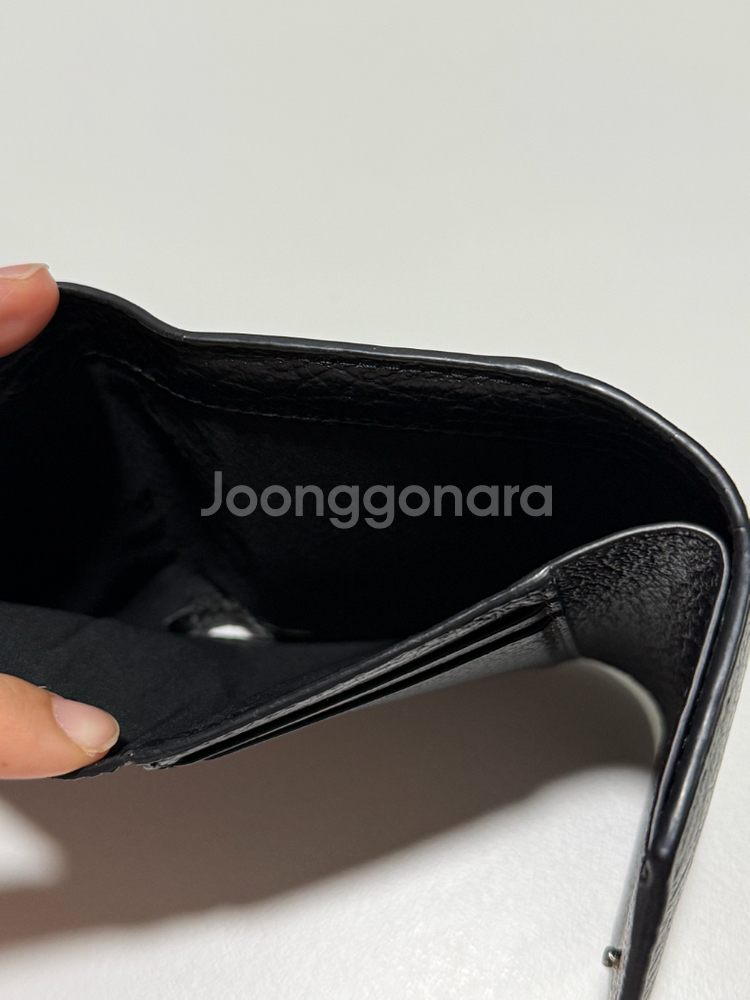 (정품)메종 마르지엘라 블랙 반지갑 너무 예뻐요--6