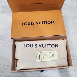 정품 대구현대 루이비통 장지갑 지피월릿 레티로 가격내림