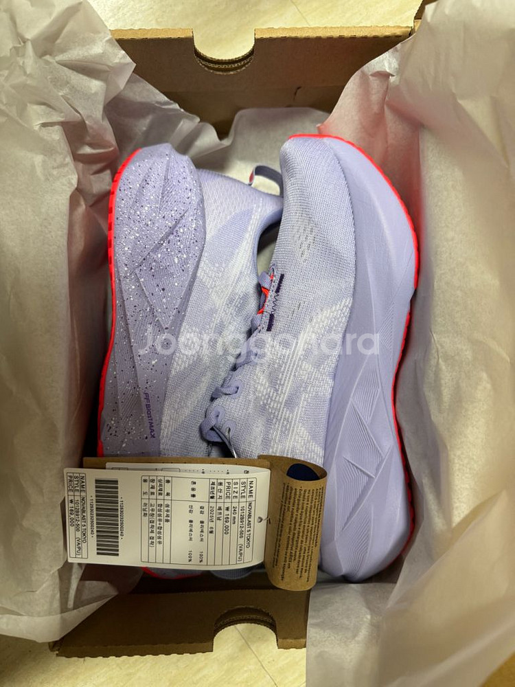 (정가)아식스 노바블라스트 5 도쿄 240 새상품--0