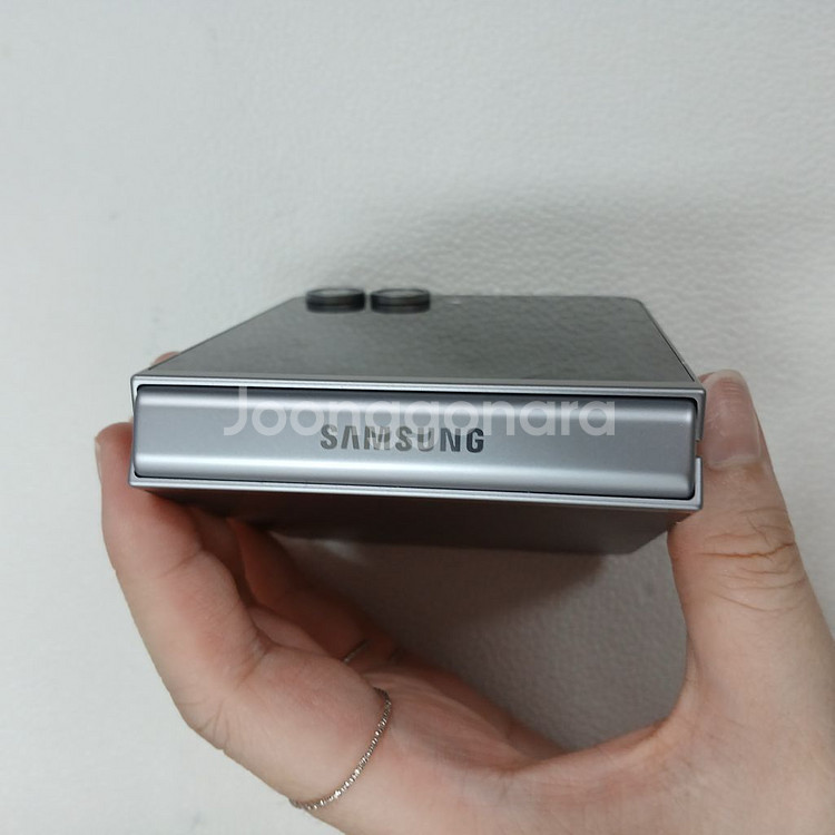 단순개봉 새상품 박스있음 갤럭시Z플립6 256기가공기계--3