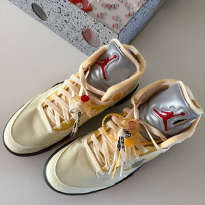 조던5 오프화이트 세일 파이어 레드