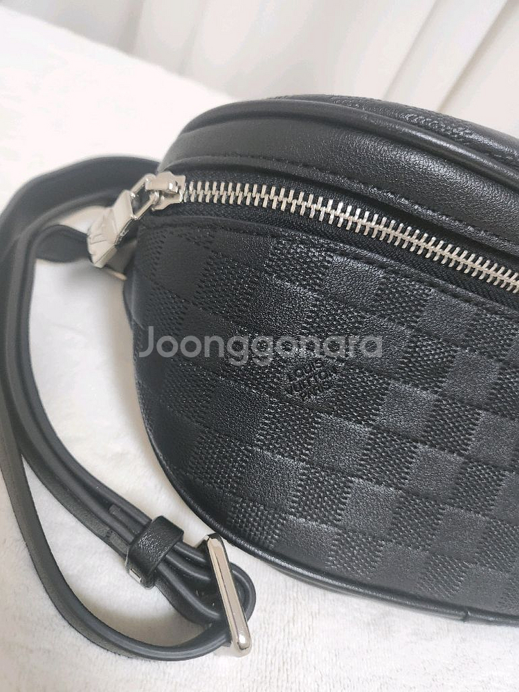 루이비통 힙색 크로스백--1