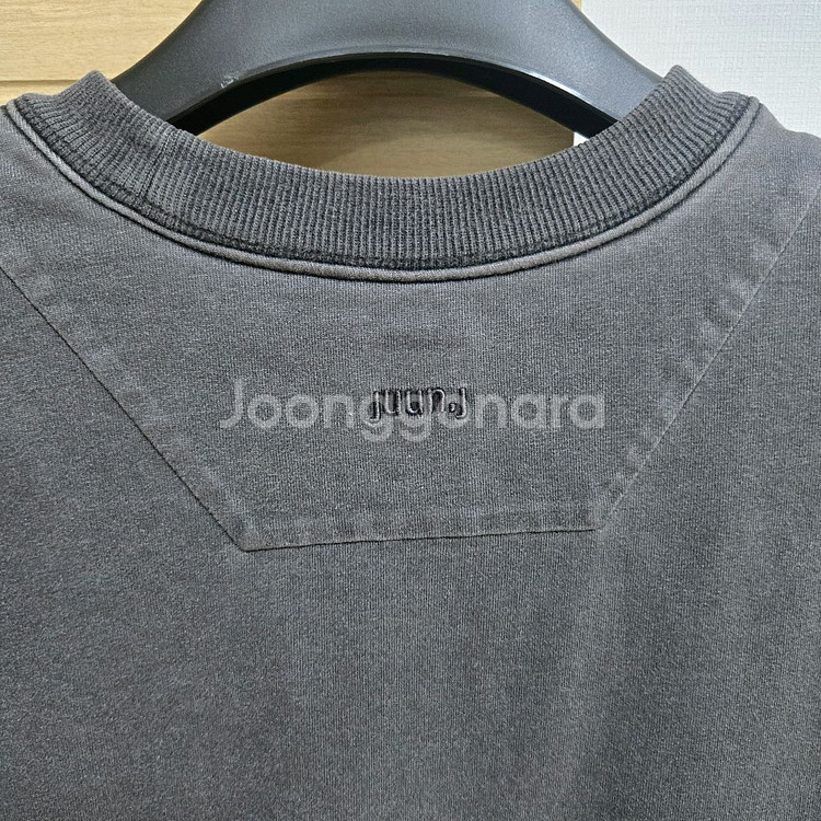 준지(juun.j) 그레이 가먼트다잉 패디드 티셔츠--6