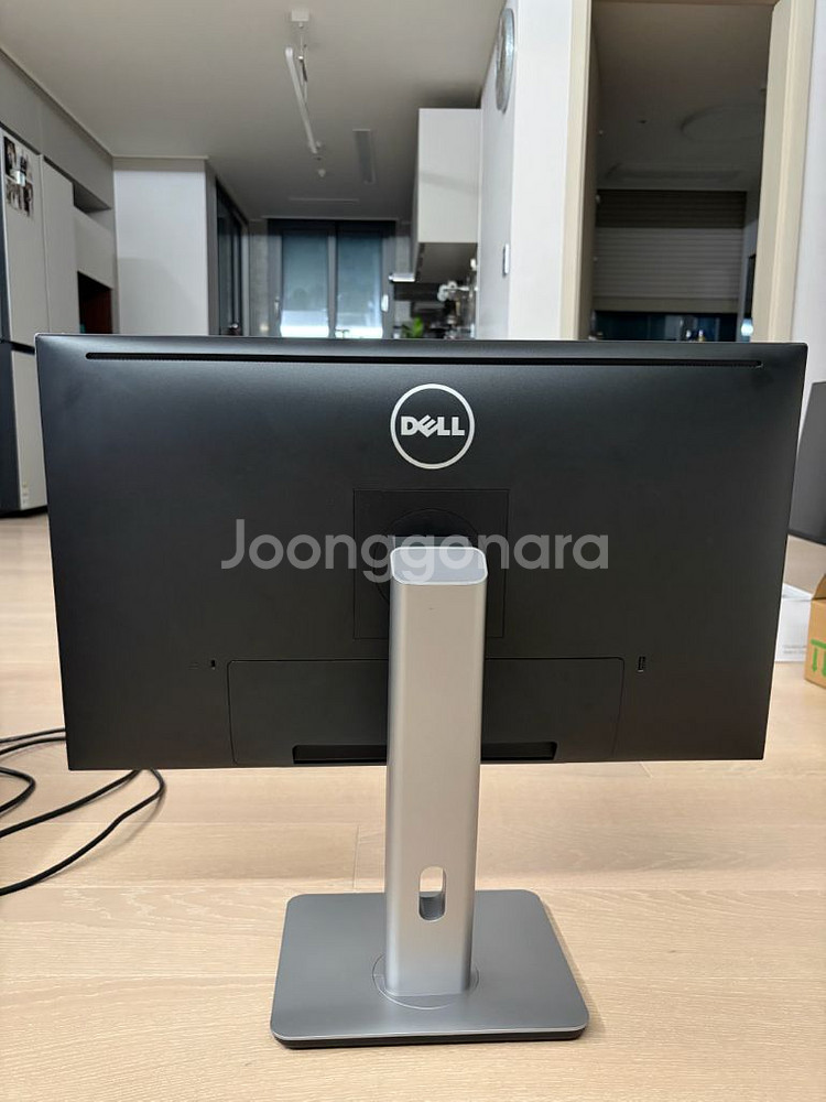 Dell UltraSharp U2715H--1