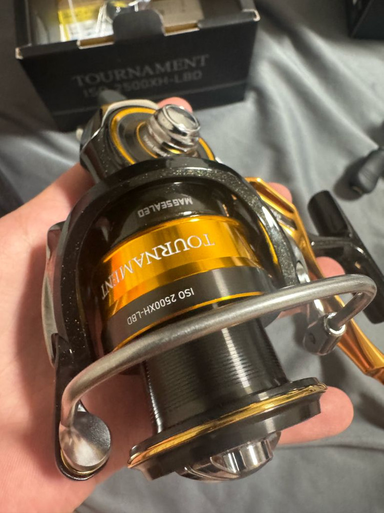 다이와 22 토너먼트 ISO 2500XH-LBD급처 이미지