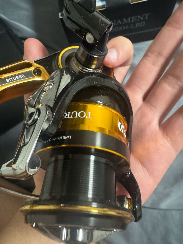 다이와 22 토너먼트 ISO 2500XH-LBD급처 이미지