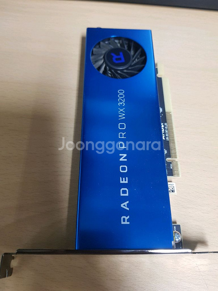 라데온 pro wx 3200 그래픽 카드--0