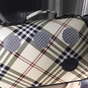 체크 무늬 강아지 이동가방