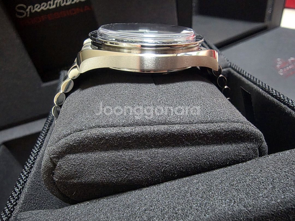 오메가 문워치 신형 사파이어--3