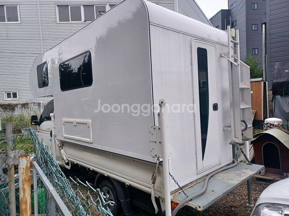 트럭캠퍼.캠핑카--1