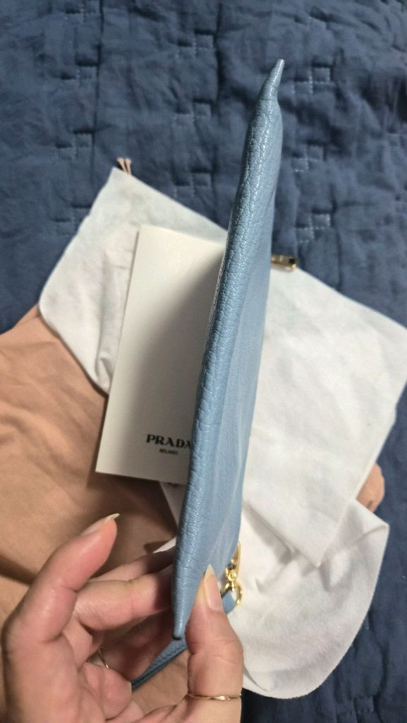 미우미우 클러치 정품 이미지