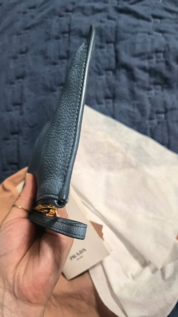 미우미우 클러치 정품 이미지