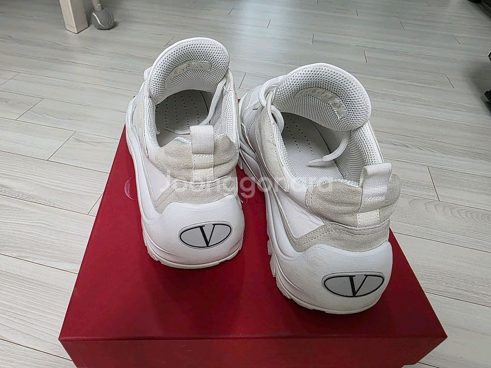 발렌티노 스니커즈--1