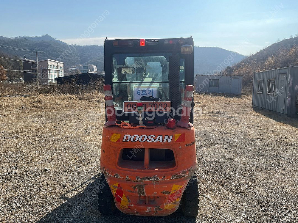 12년식 두산지게차 자동발 3톤 3단 판매합니다--3