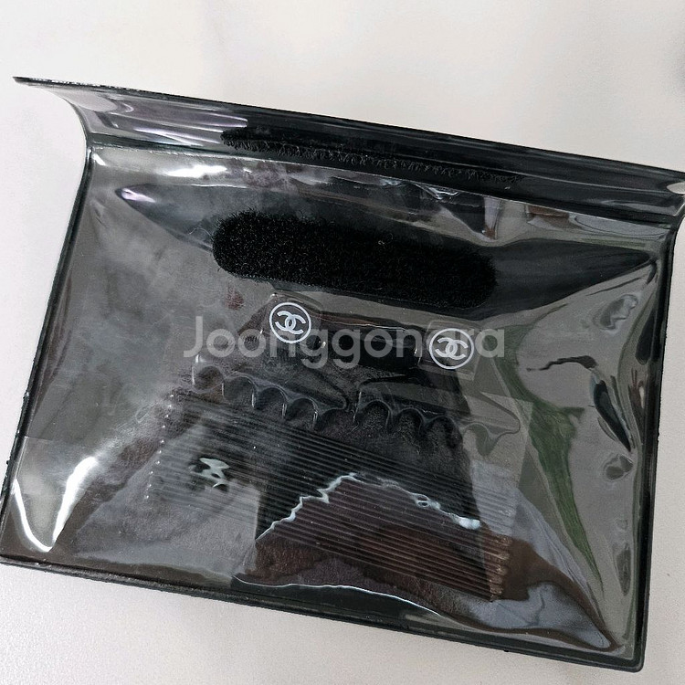 샤넬 뷰티 VIP 기프트 헤어핀 집게핀 제니핀 새상품--1