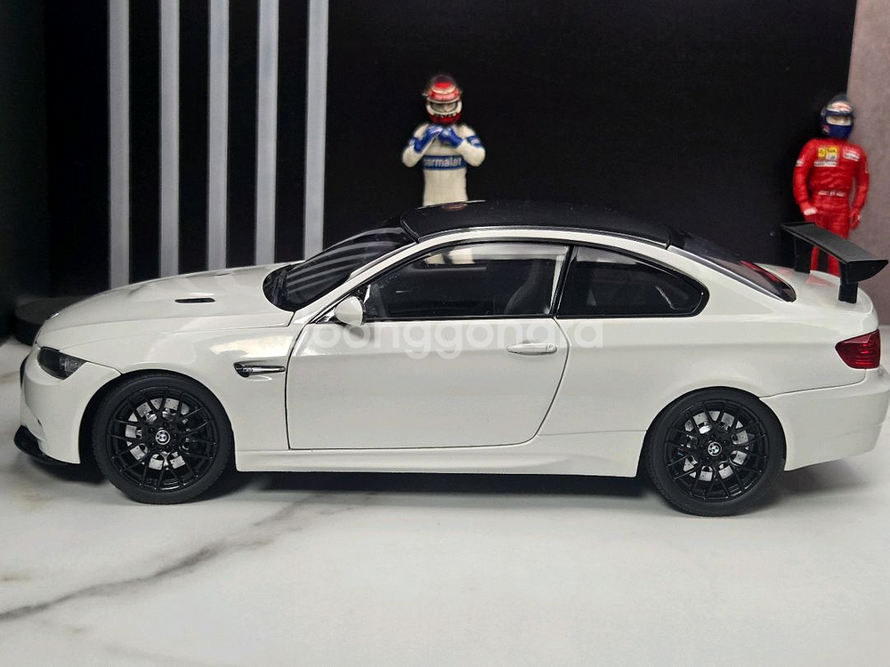 1:18 교쇼 m3GTS 다이캐스트 팝니다.--1