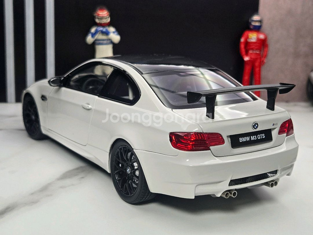 1:18 교쇼 m3GTS 다이캐스트 팝니다.--2