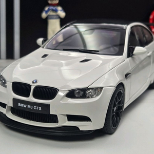 1:18 교쇼 m3GTS 다이캐스트 팝니다.