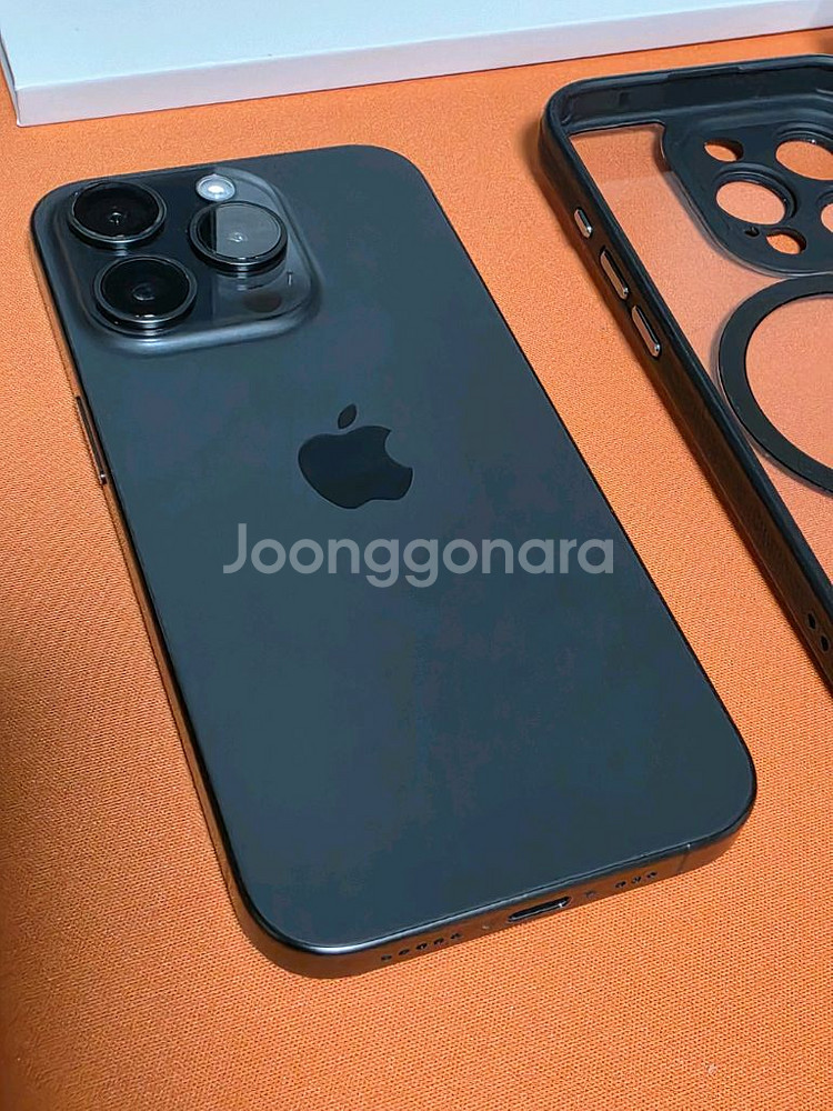 아이폰15 pro 블랙티타늄 256gb 개인--1