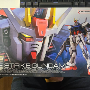 반다이 RG 에일 스트라이크 건담 프라모델