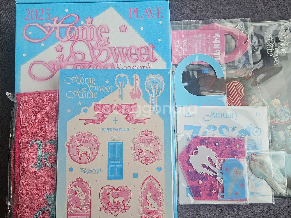 플레이브 2025 시즌그리팅 일부--0