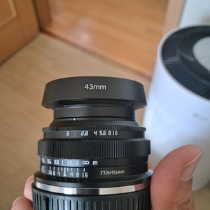 티티아티산 25mm F2 니콘 z마운트 크롭렌즈