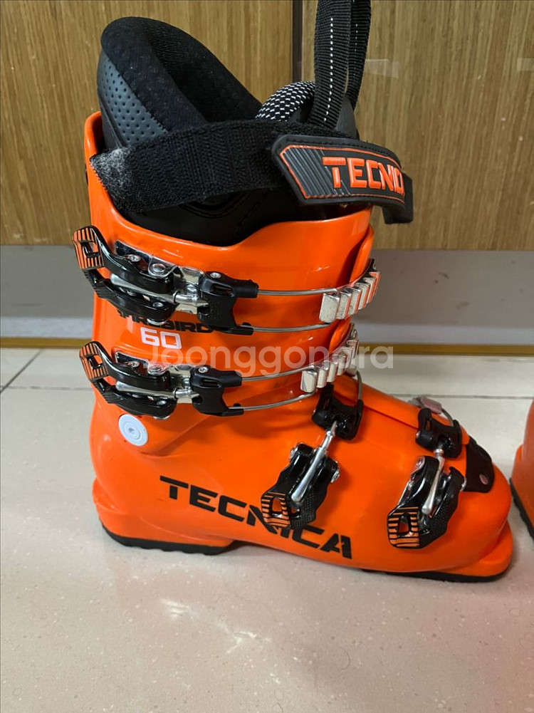 테크니카 주니어스키부츠 235 팝니다--0