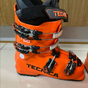 테크니카 주니어스키부츠 235 팝니다