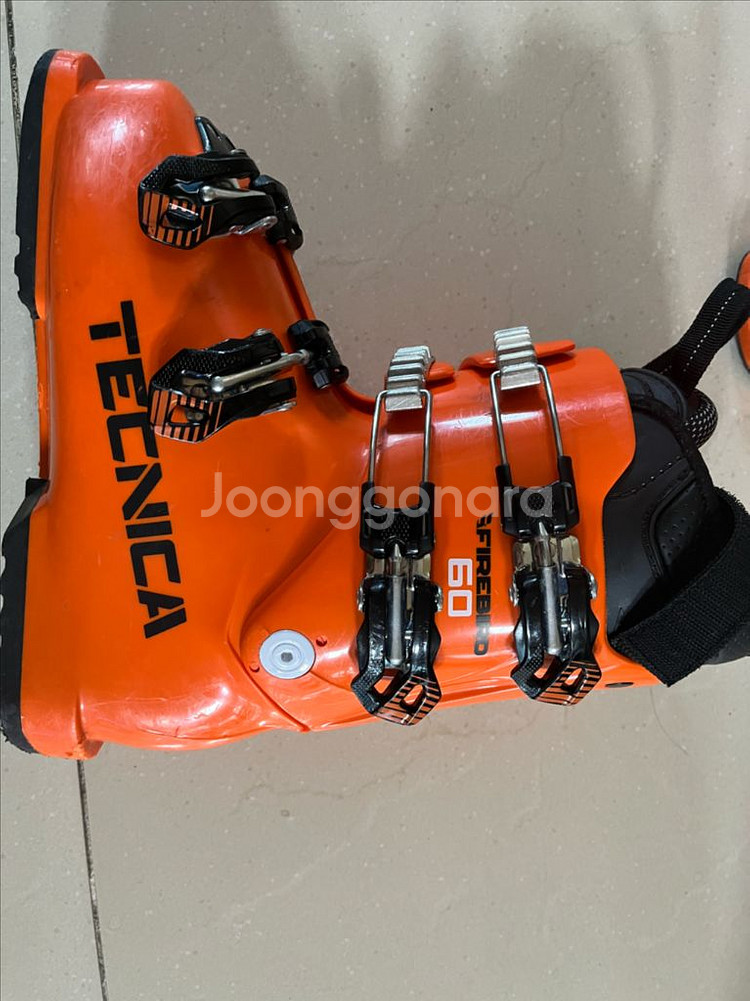 테크니카 주니어스키부츠 235 팝니다--6