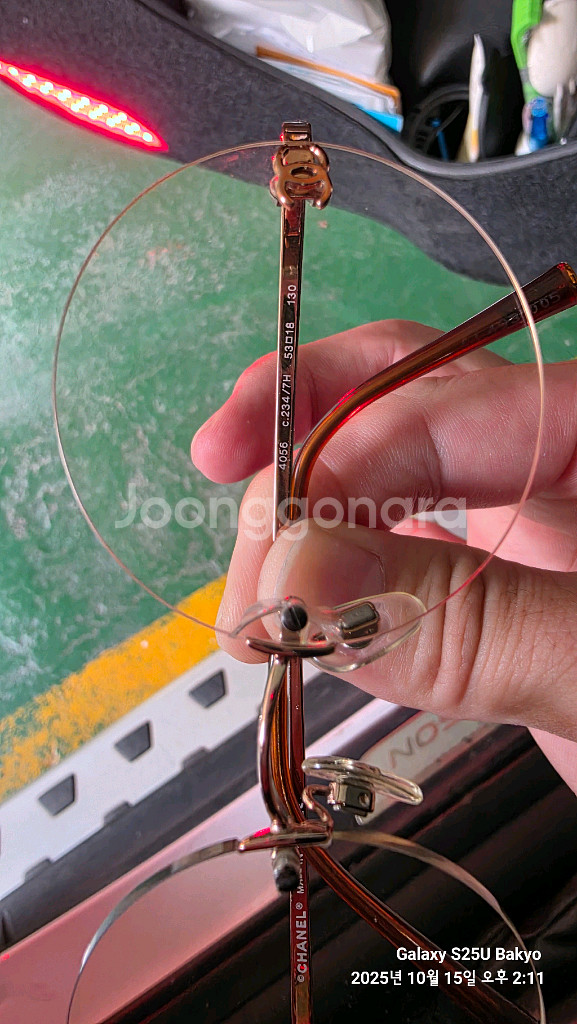 샤넬 무테 안경테 팝니다(하자있음)--3