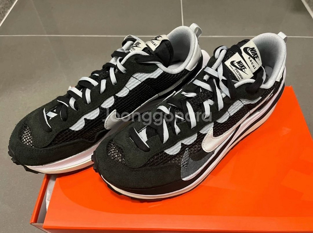 나이키 사카이 베이퍼와플 블랙 화이트 285--0