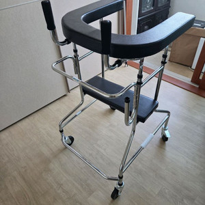 허리수술후 U자보행기