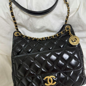 샤넬 시즌호보 (웨이비백) 미듐 블랙